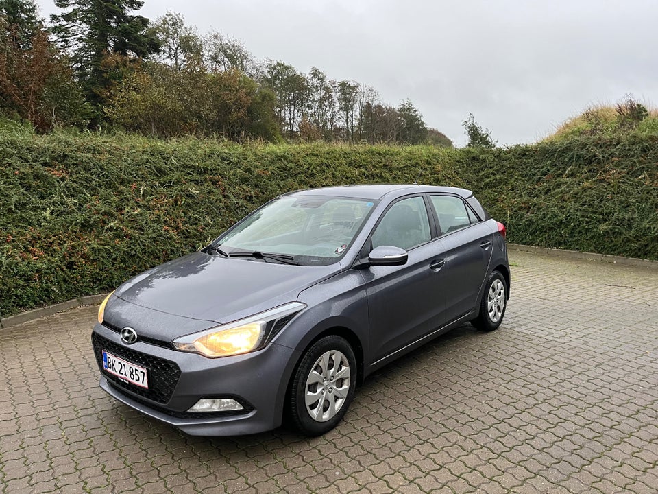 Hyundai i20 1,25 Passion 5d