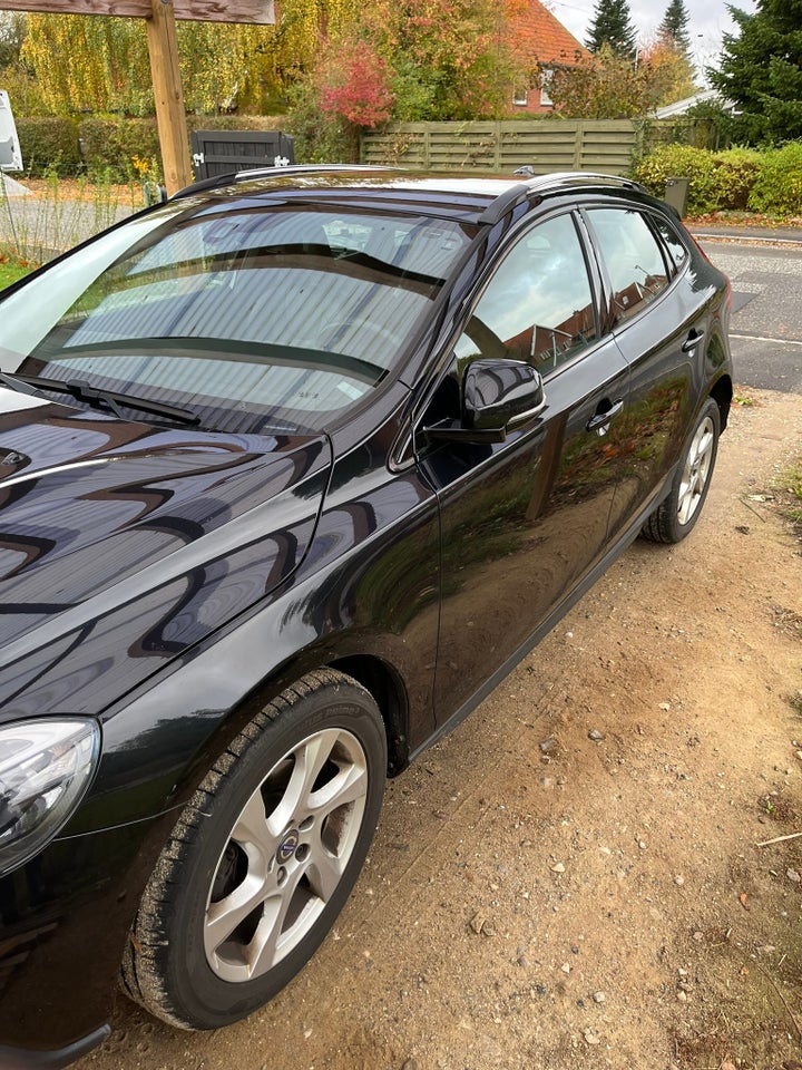 Volvo V40 CC 1,6 D2 115 Momentum aut. 5d