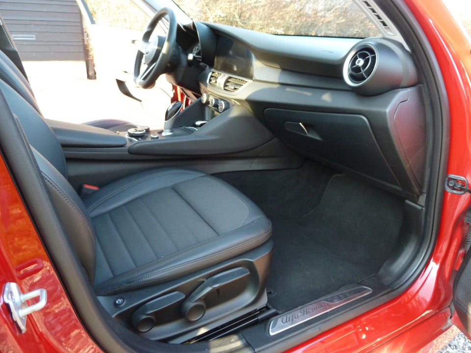 Alfa Romeo Giulia 2,0 T 200 Super aut. 4d