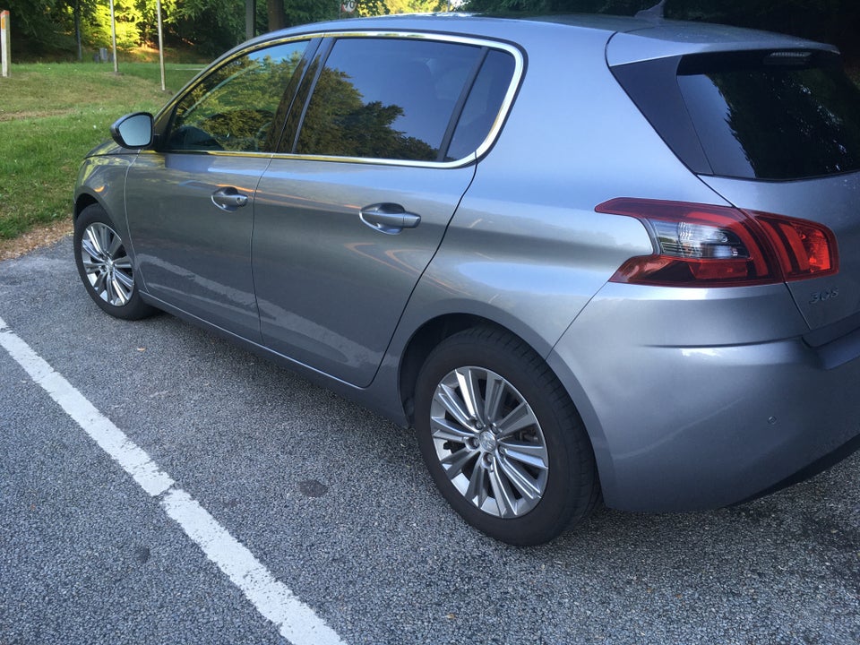 Peugeot 308 1,2 PureTech 130 Selection Sky 5d