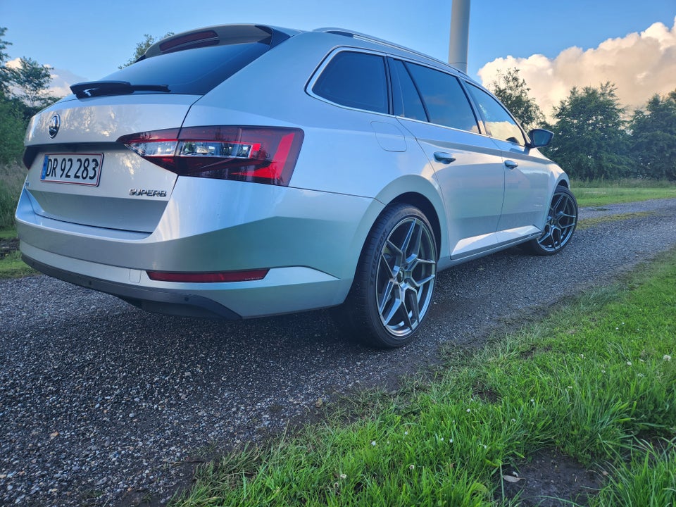 Skoda Superb 2,0 TDi 150 Ambition Combi DSG 5d