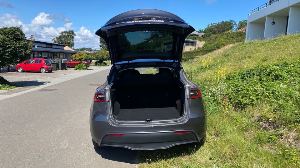 Tesla Model Y Long Range AWD 5d