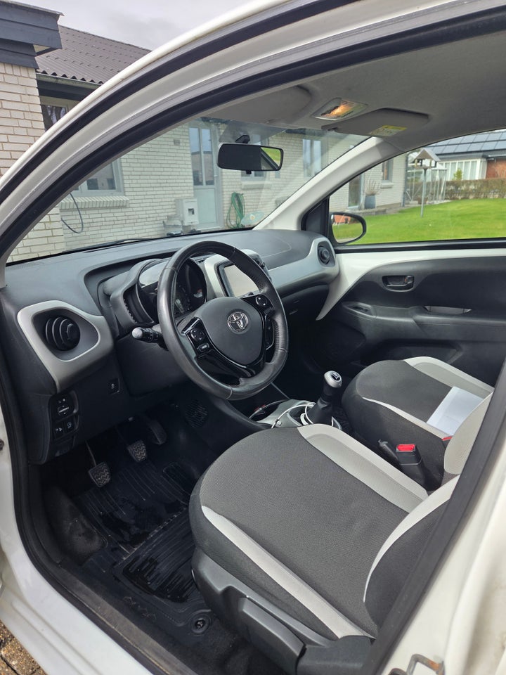 Toyota Aygo 1,0 VVT-i x-press 5d