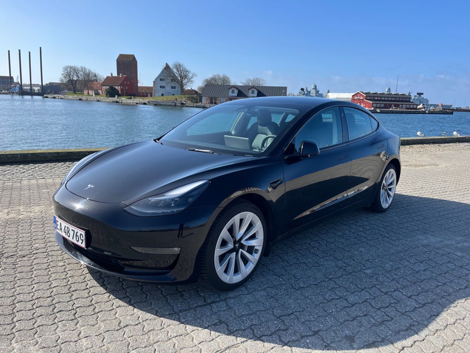 Tesla Model 3 Long Range AWD 4d