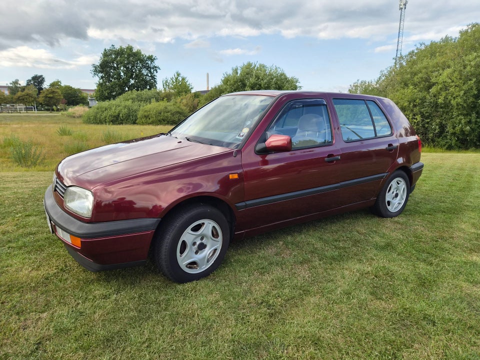 VW Golf III 1,8 CL aut. 5d