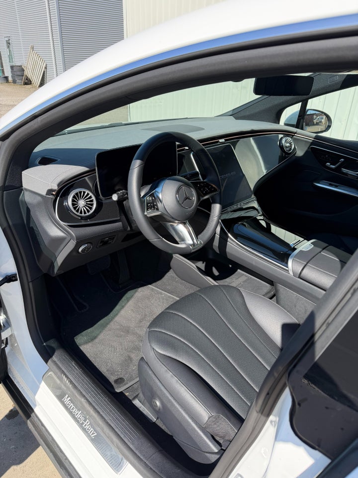 Mercedes EQE300 Electric Art 4d