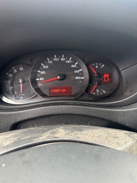 Renault Master III T33 2,3 dCi 145 L2H2 Kassevogn