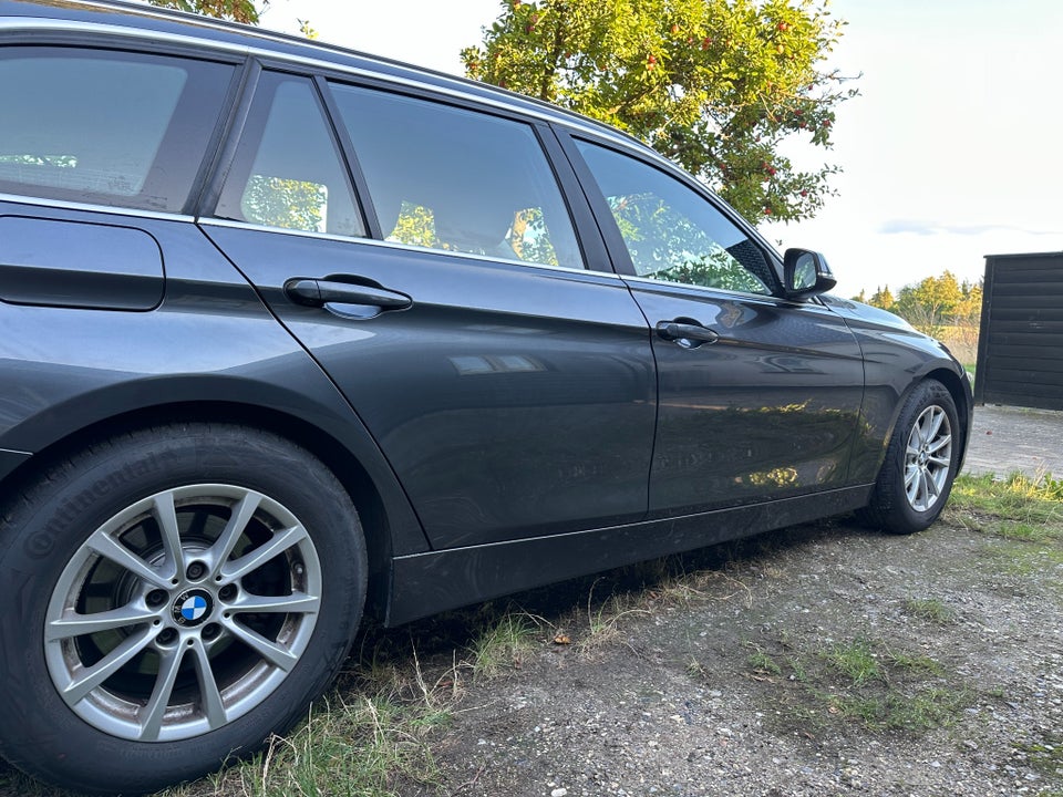 BMW 320i 2,0 Touring Executive aut. 5d