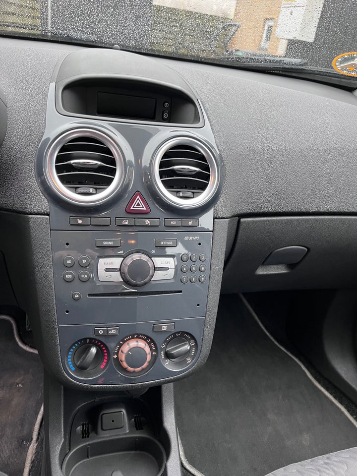 Opel Corsa 1,2 16V Cosmo 5d