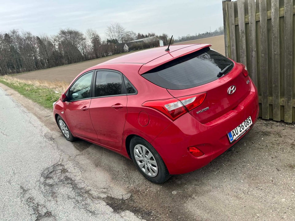 Hyundai i30 1,6 CDRi 110 Comfort 5d