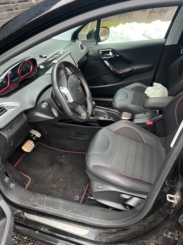 Peugeot 2008 1,2 PureTech 110 GT Line Sky EAT6 5d