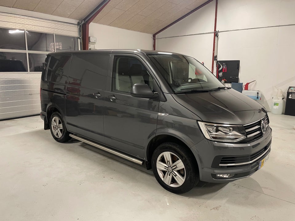 VW Transporter 2,0 TDi 204 Kassevogn DSG kort