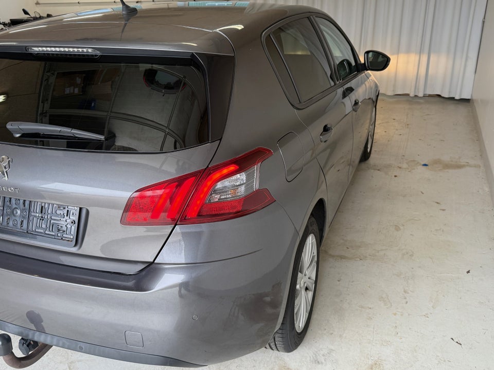 Peugeot 308 1,5 BlueHDi 130 Style+ 5d