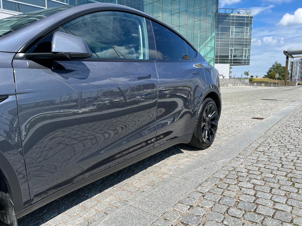 Tesla Model Y Long Range AWD 5d