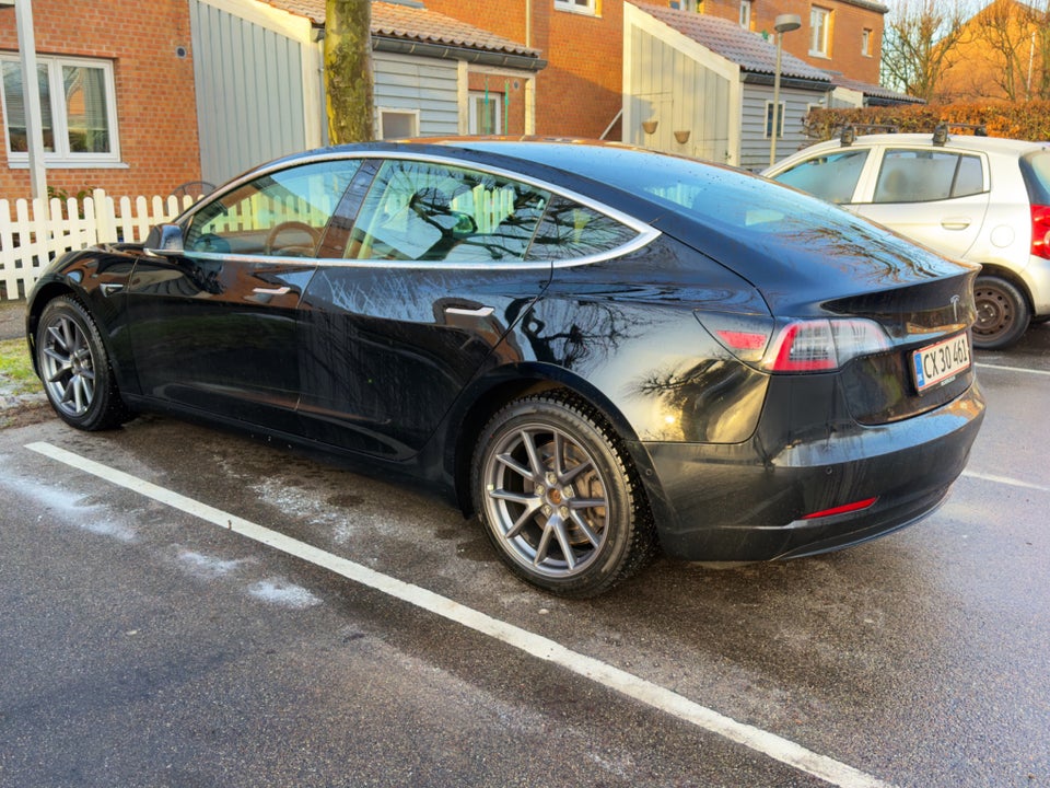 Tesla Model 3 Standard Range+ RWD 4d