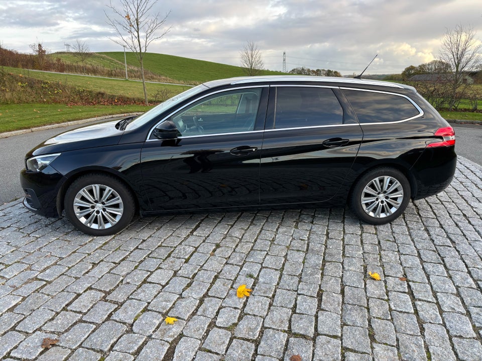 Peugeot 308 1,5 BlueHDi 130 Selection Sky SW 5d