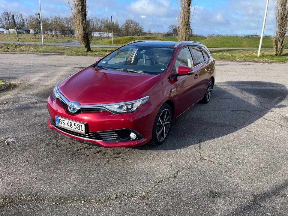 Toyota Auris 1,8 Hybrid H4 Touring Sports CVT 5d
