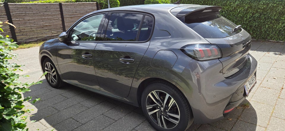 Peugeot 208 1,2 PureTech 100 Allure Sky 5d