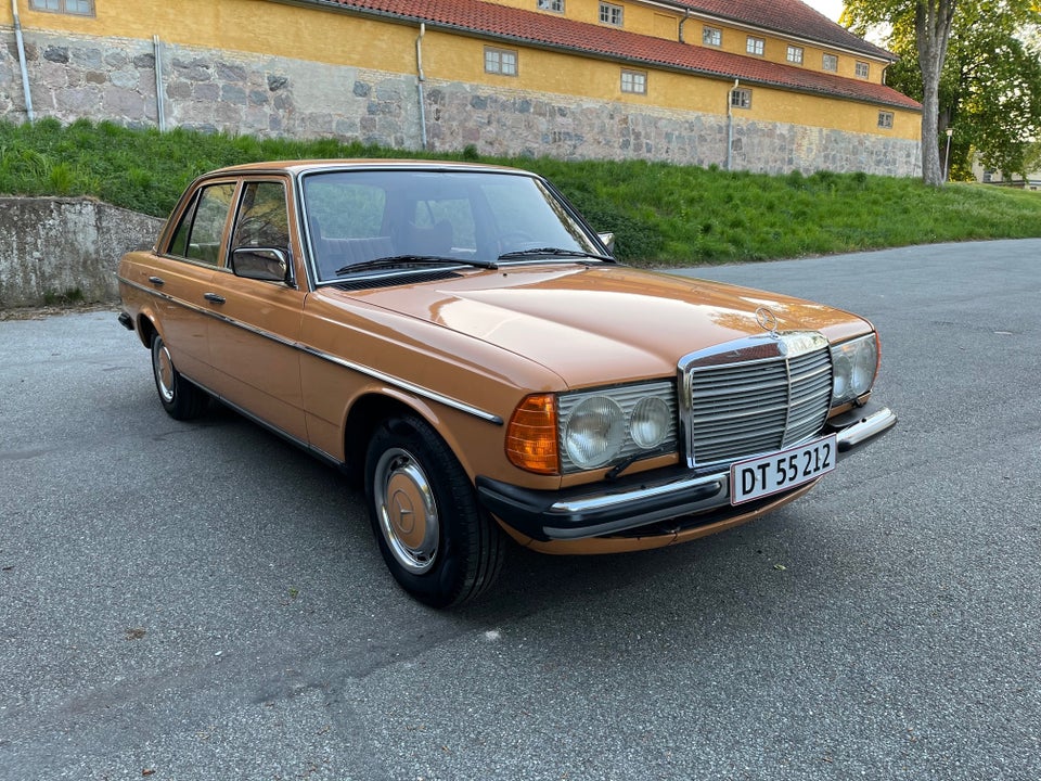 Mercedes 230 2,3  4d