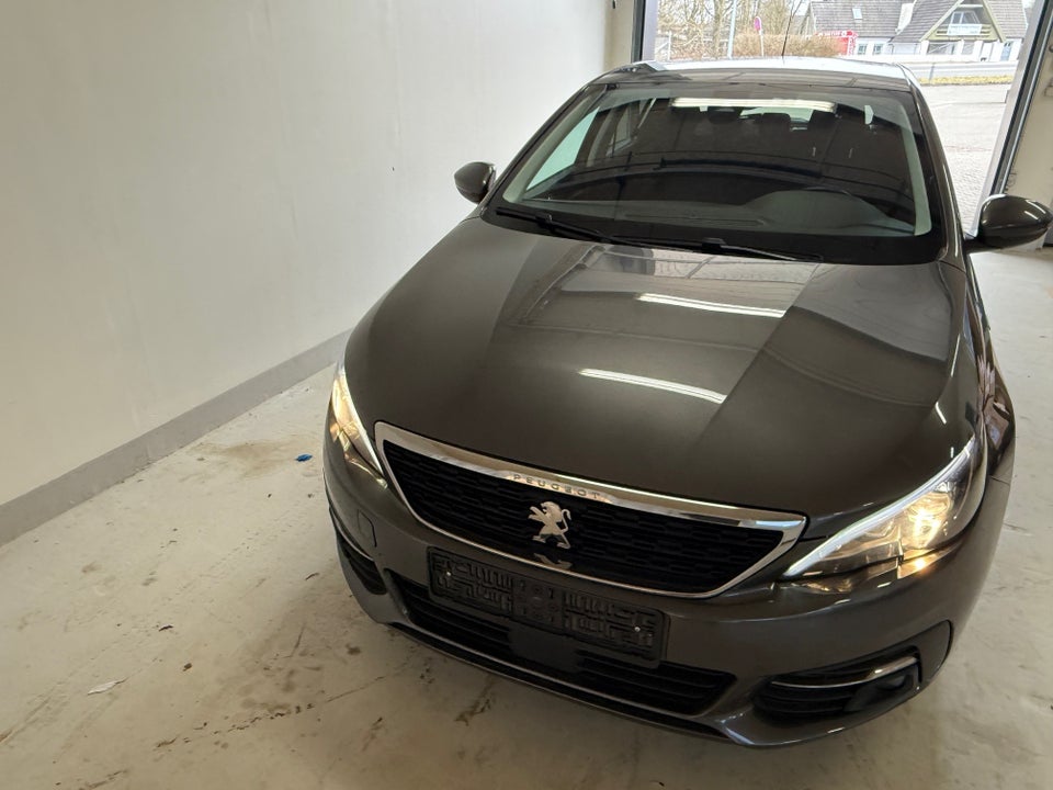 Peugeot 308 1,5 BlueHDi 130 Style+ 5d