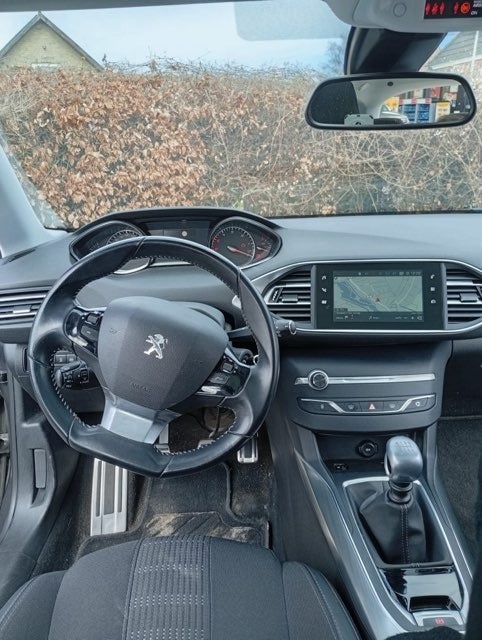 Peugeot 308 1,5 BlueHDi 130 Allure+ Sky SW 5d