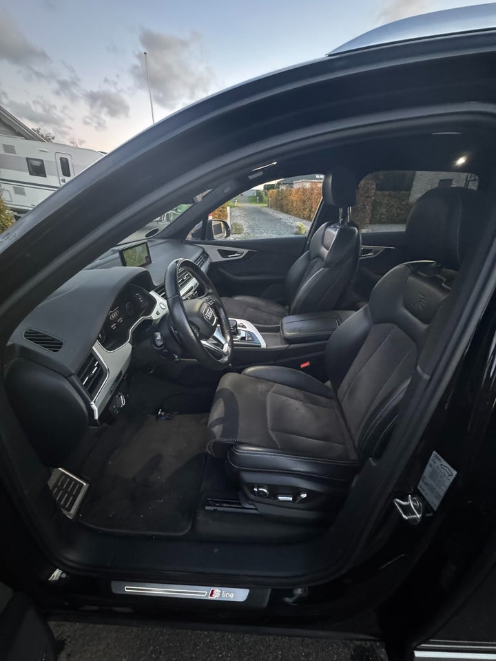 Audi Q7 3,0 TDi 272 S-line quattro Tiptr. 7prs 5d