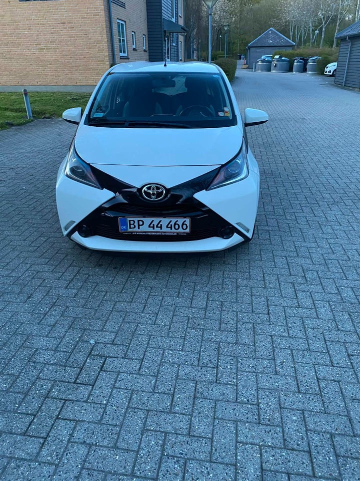 Toyota Aygo 1,0 VVT-i x-play 5d