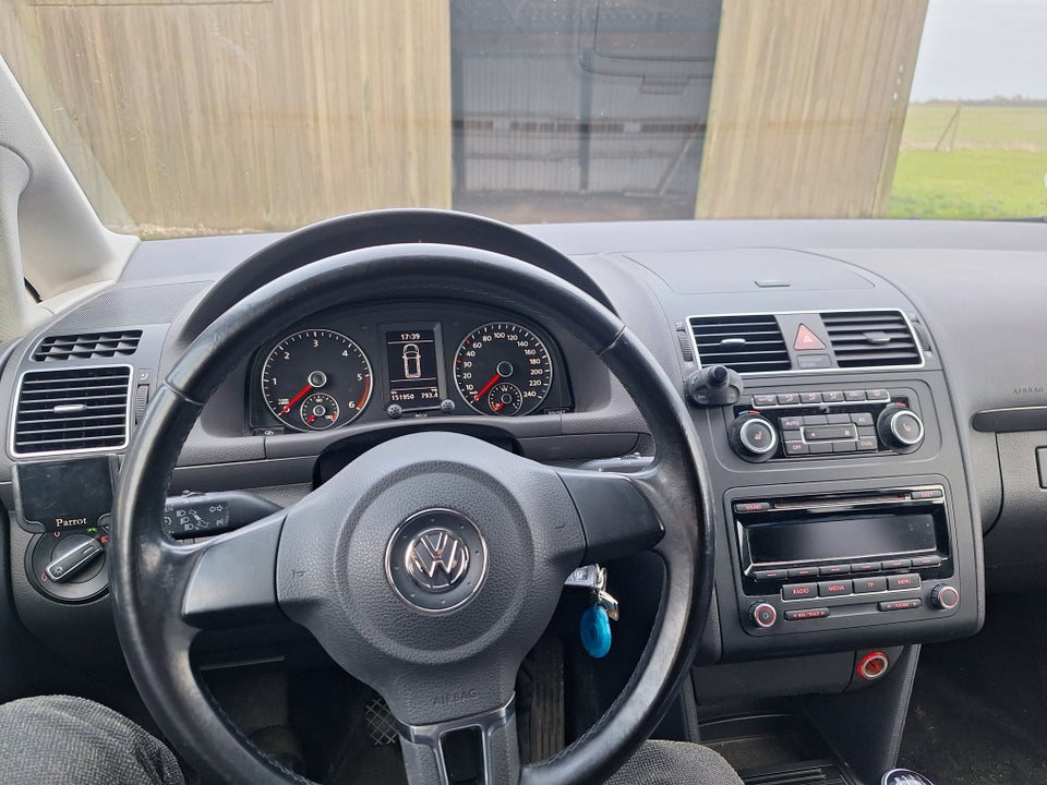 VW Touran 1,6 TDi 105 Comfortline BMT 7prs 5d