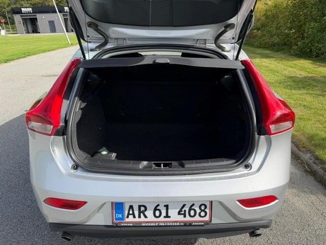 Volvo V40 1,6 T4 180 Momentum aut. 5d
