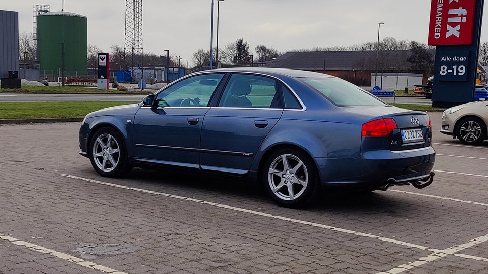 Audi A4 1,8 T 163 quattro 4d