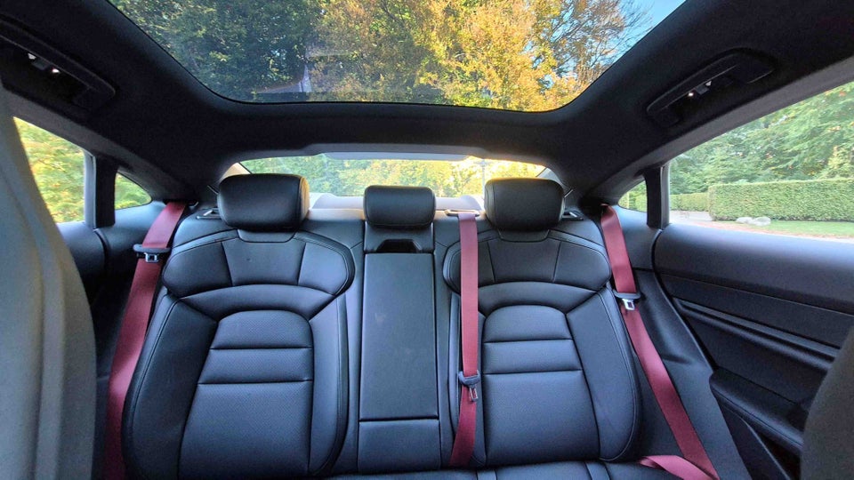 Porsche Taycan Performance+ 4d