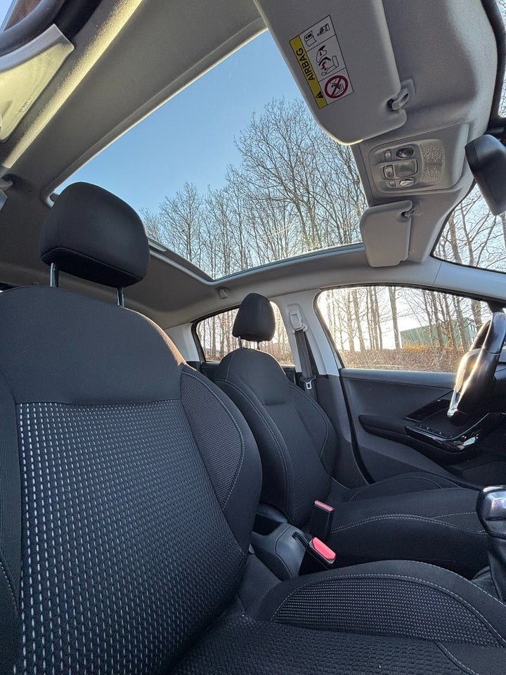 Peugeot 208 1,6 BlueHDi 100 Selection Sky 5d