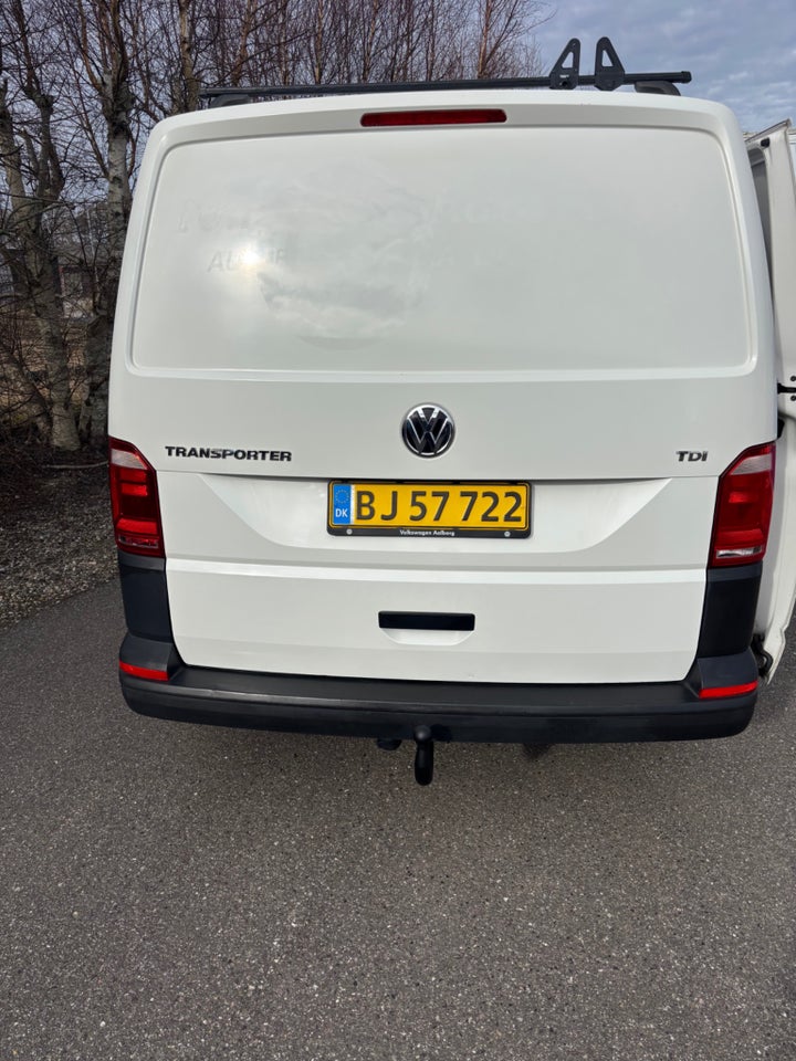 VW Transporter 2,0 TDi 102 Kassevogn kort