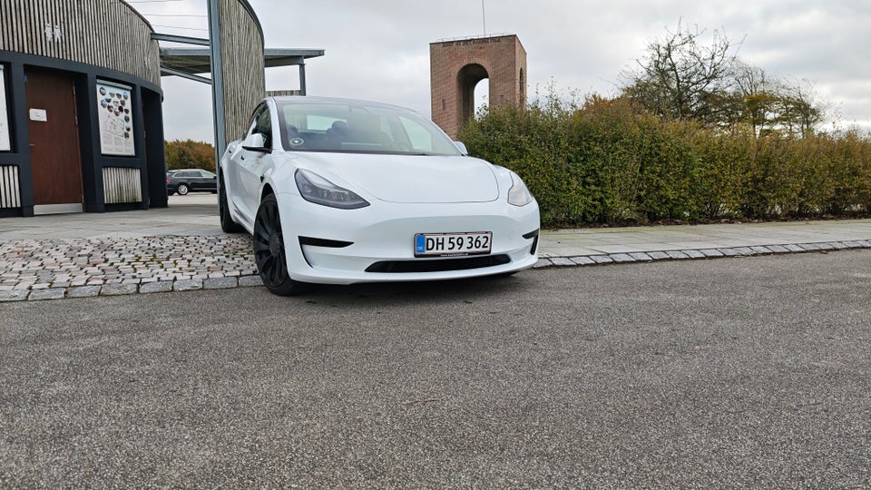 Tesla Model 3 Standard Range+ RWD 4d