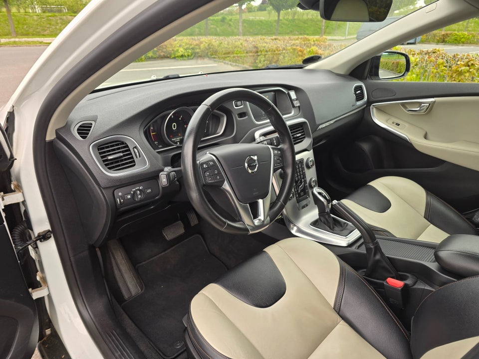 Volvo V40 CC 2,0 D3 150 aut. 5d