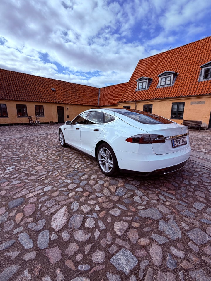 Tesla Model S 85 5d