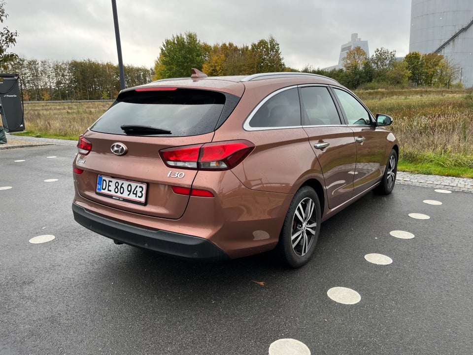 Hyundai i30 1,0 T-GDi Premium stc. 5d