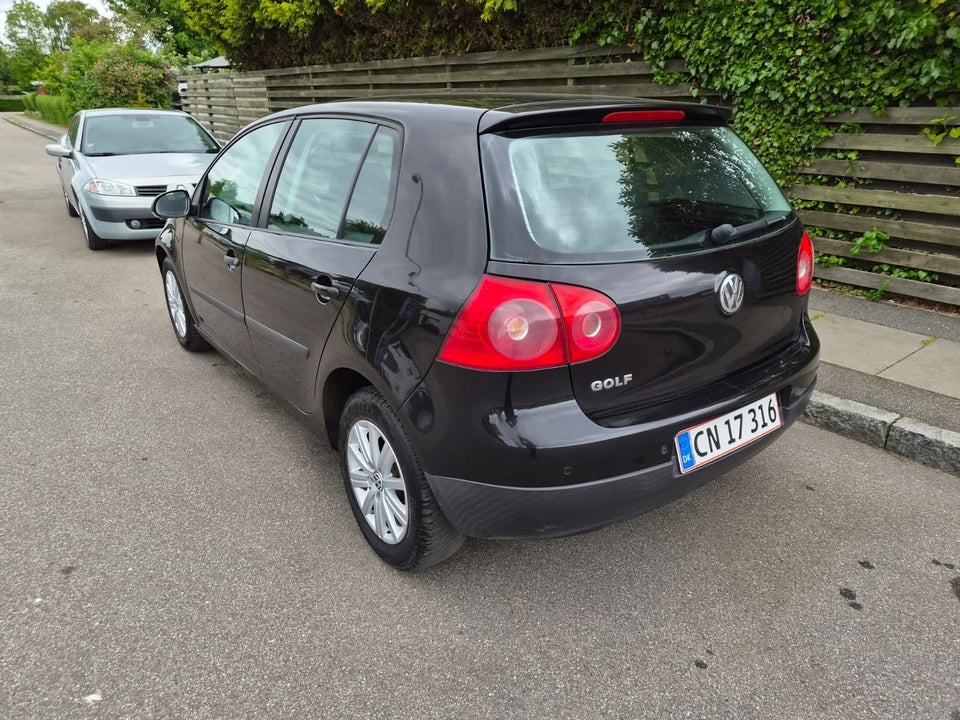 VW Golf V 1,6 FSi Trendline 5d