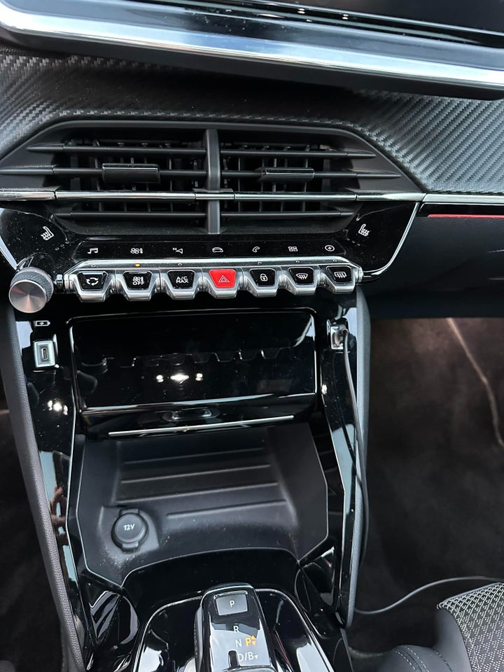 Peugeot e-208 50 GT Sky 5d