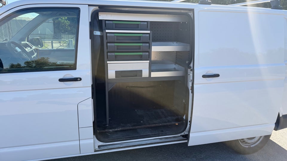 VW Transporter 2,0 TDi 102 Kassevogn lang