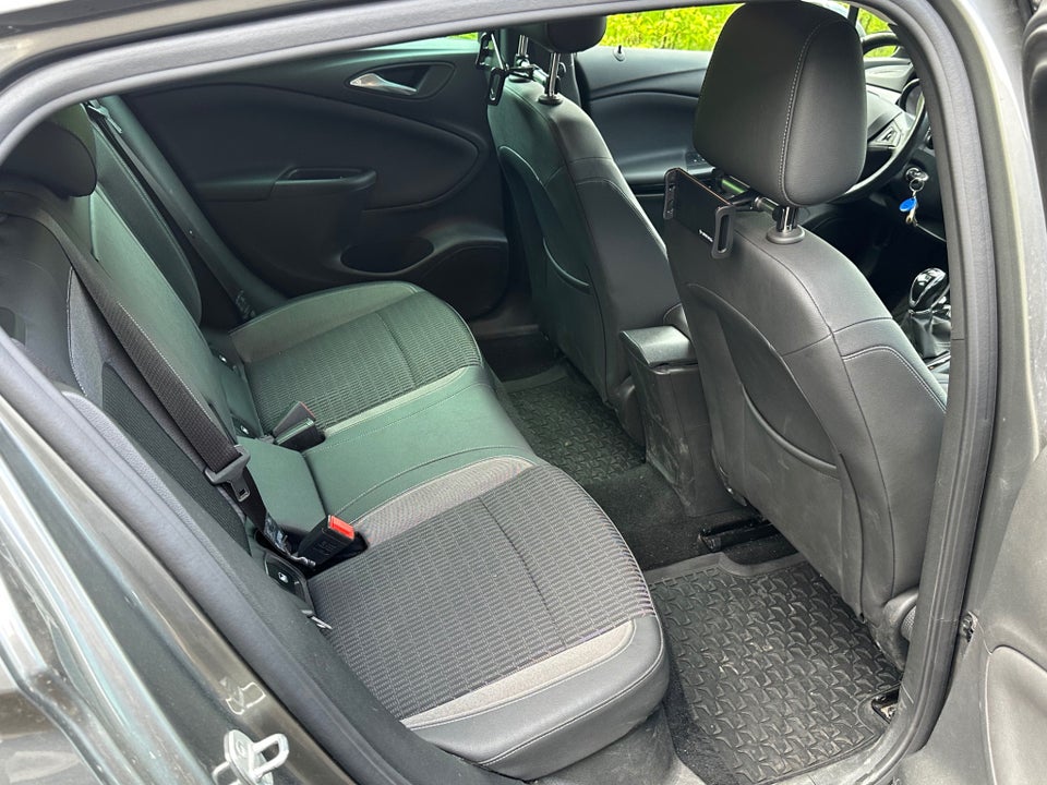Opel Astra 1,2 T 110 Elegance 5d