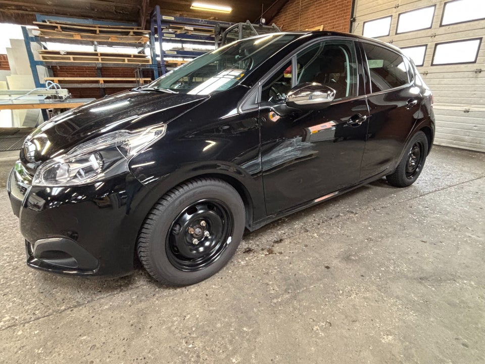 Peugeot 208 1,2 PureTech 82 Selection Sky 5d