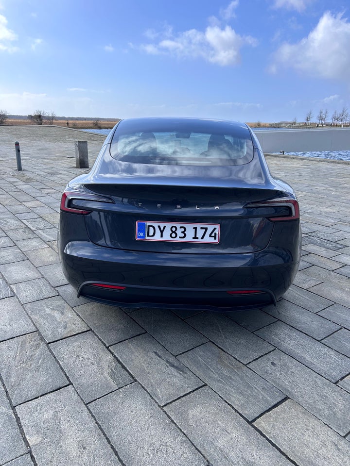 Tesla Model 3 RWD 4d