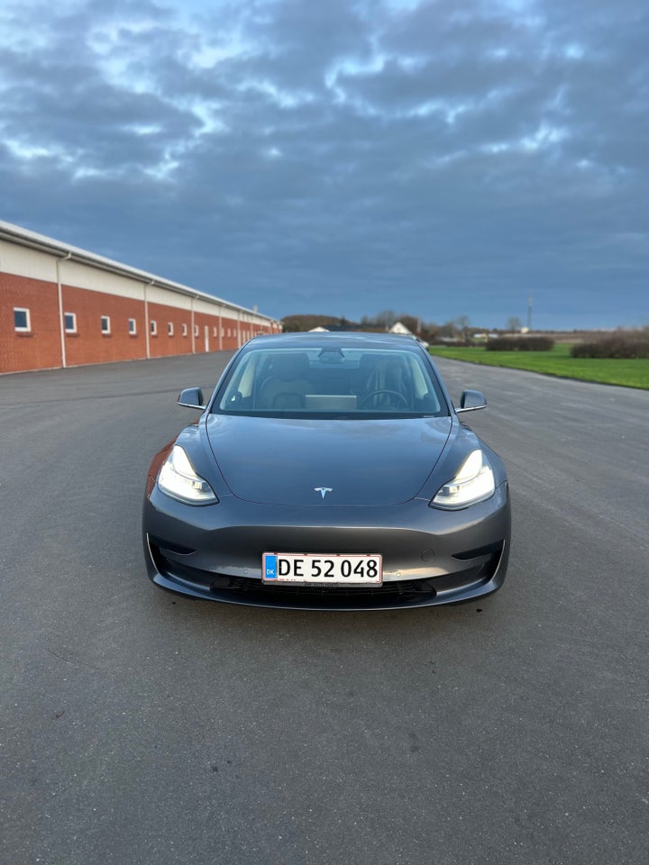 Tesla Model 3 Standard Range+ RWD 4d
