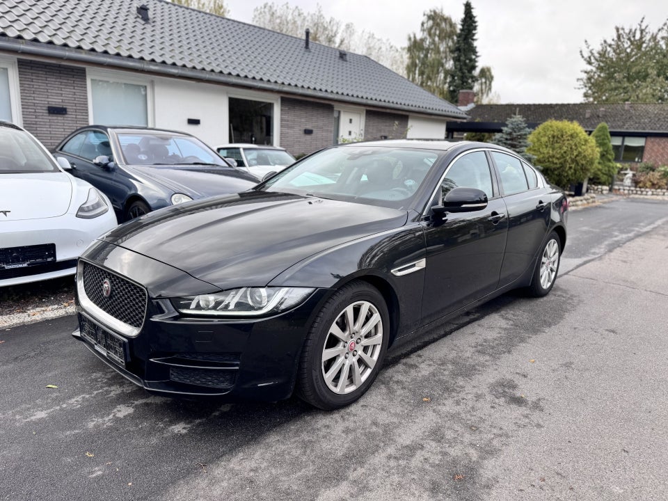 Jaguar XE 2,0 D180 Pure aut. 4d