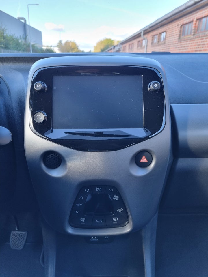 Toyota Aygo 1,0 VVT-i x-press 5d