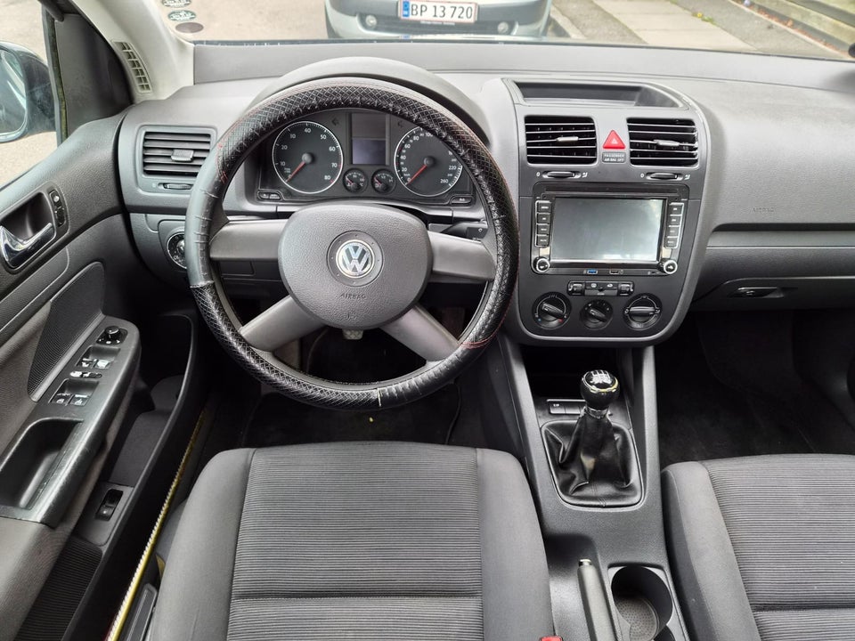 VW Golf V 1,6 FSi Trendline 5d
