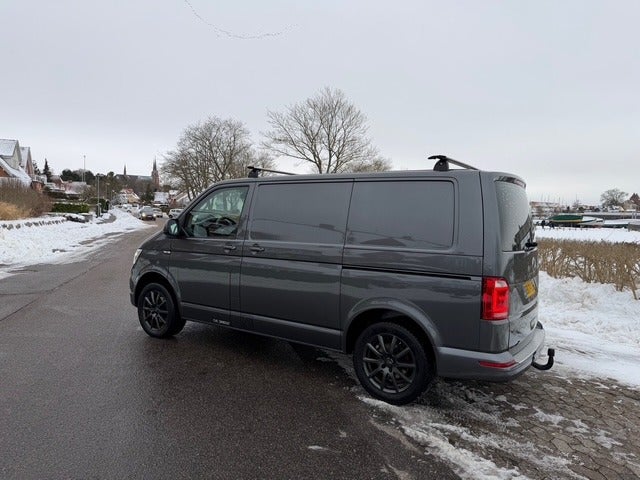 VW Transporter 2,0 TDi 180 Kassevogn kort