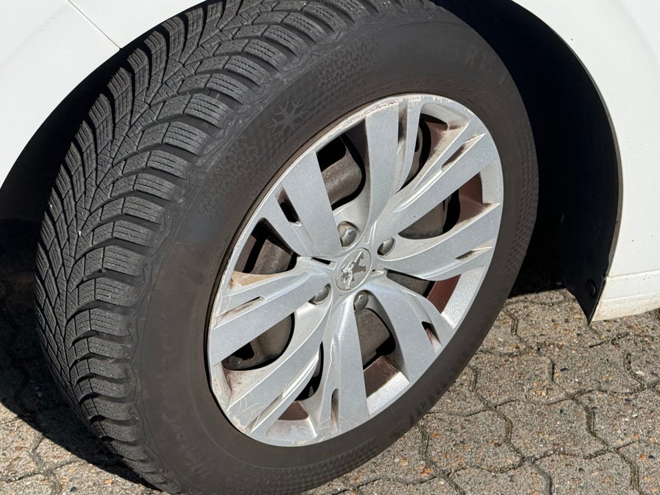 Peugeot 208 1,2 VTi 82 Active Navigator 5d