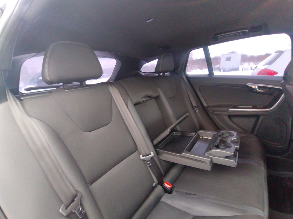 Volvo V60 2,0 D4 181 Momentum aut. 5d